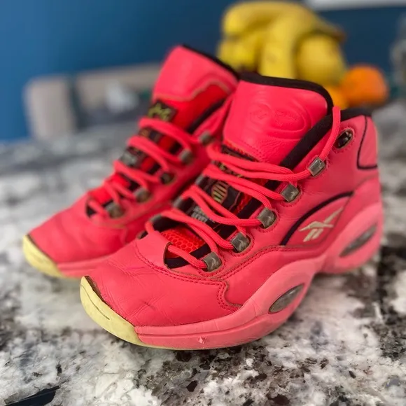 Reebok Question Mid Basketball Shoes Boys size 7.5