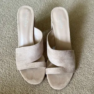 Rhythmic Chunky Heels with Open Toes