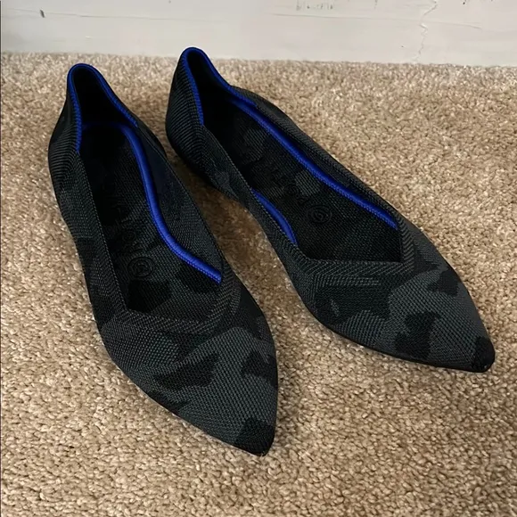 Rothy’s The Point Flats in Grey Camo Stylish Black Camouflage Flats Size 8.5