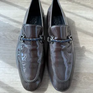 Salvatore Ferragamo 35VF 75440 Q19 bronze patent leather shoes size 9.5