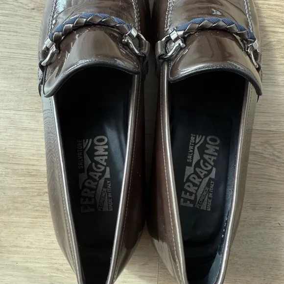 Salvatore Ferragamo 35VF 75440 Q19 bronze patent leather shoes size 9.5
