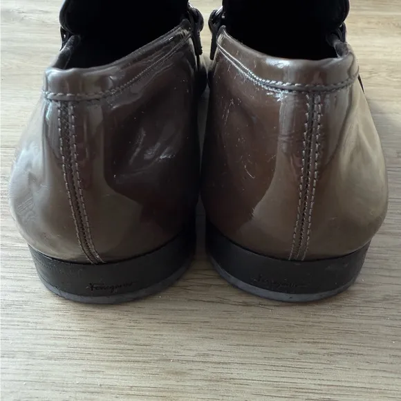 Salvatore Ferragamo 35VF 75440 Q19 bronze patent leather shoes size 9.5