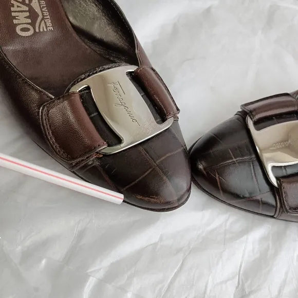 Salvatore Ferragamo big buckle luxury heel 6B