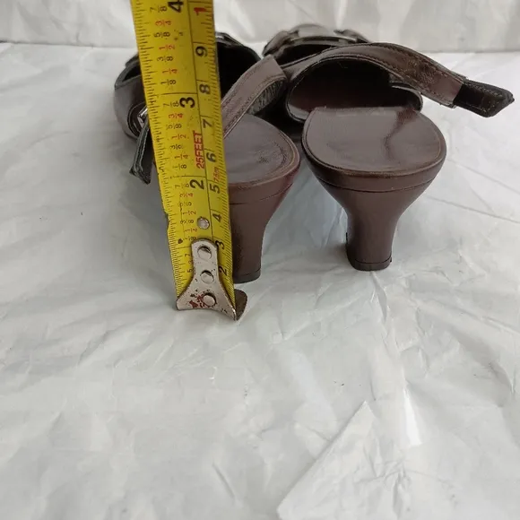 Salvatore Ferragamo big buckle luxury heel 6B