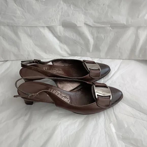Salvatore Ferragamo big buckle luxury heel 6B