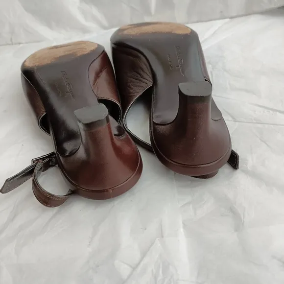 Salvatore Ferragamo big buckle luxury heel 6B