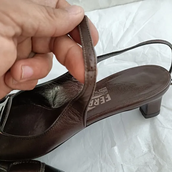 Salvatore Ferragamo big buckle luxury heel 6B