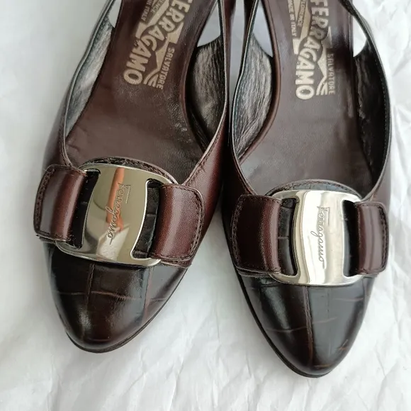 Salvatore Ferragamo big buckle luxury heel 6B