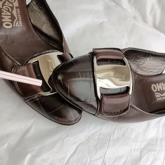 Salvatore Ferragamo big buckle luxury heel 6B
