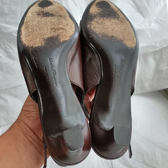Salvatore Ferragamo big buckle luxury heel 6B
