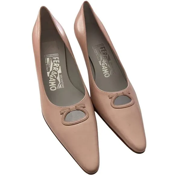 Salvatore Ferragamo Blush Pink Key Hole Kitten Heels Size 6 B