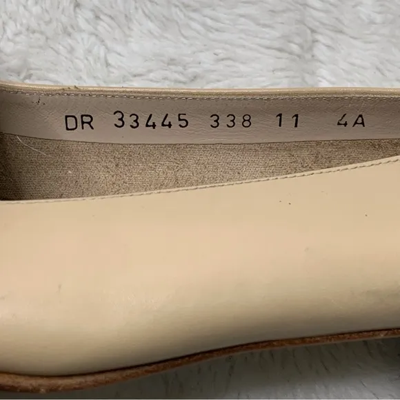 Salvatore Ferragamo Women's Tan Cream Vara Bow Pump Leather Shoes Size 11 AAAA