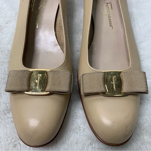 Salvatore Ferragamo Women's Tan Cream Vara Bow Pump Leather Shoes Size 11 AAAA
