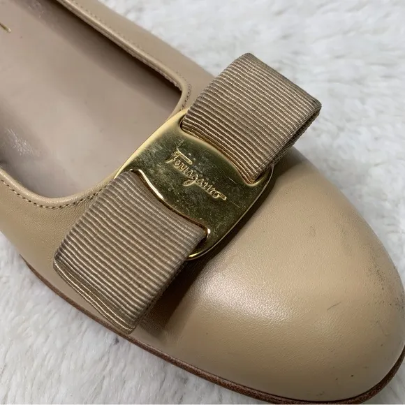 Salvatore Ferragamo Women's Tan Cream Vara Bow Pump Leather Shoes Size 11 AAAA