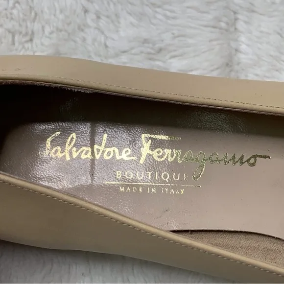 Salvatore Ferragamo Women's Tan Cream Vara Bow Pump Leather Shoes Size 11 AAAA