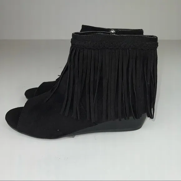 Sam Edelman Kelly Fringe Black Peep Toe Wedge 5