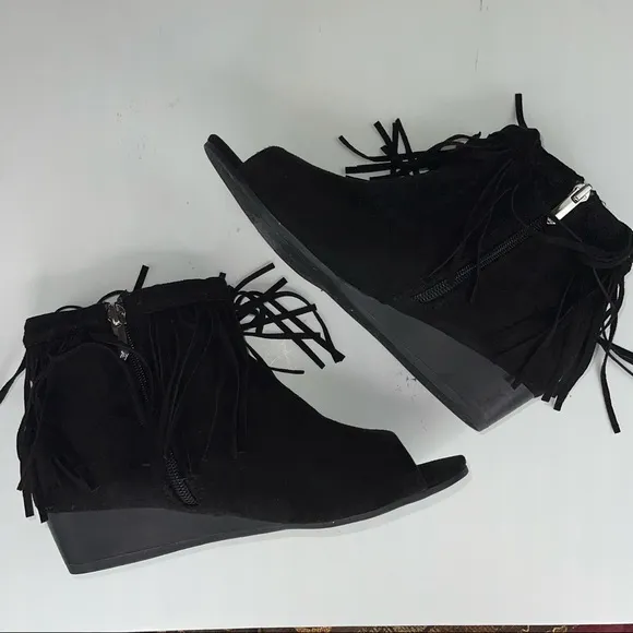 Sam Edelman Kelly Fringe Black Peep Toe Wedge 5