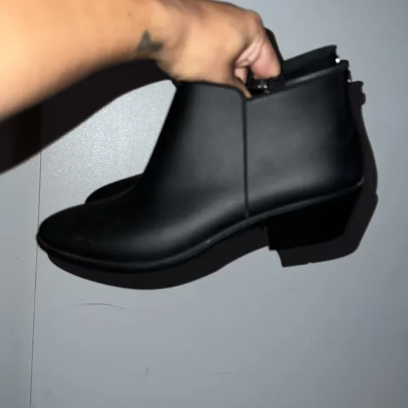 Sam Edelman petty black rain boots