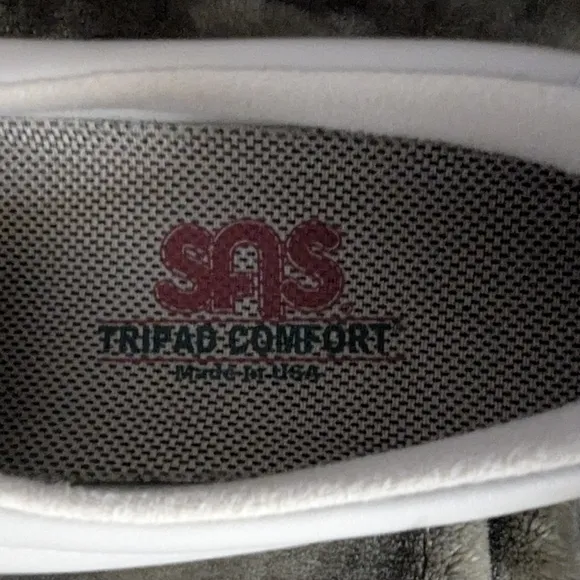 SAS Cream colored Leather Sneakers page 8.5 like new