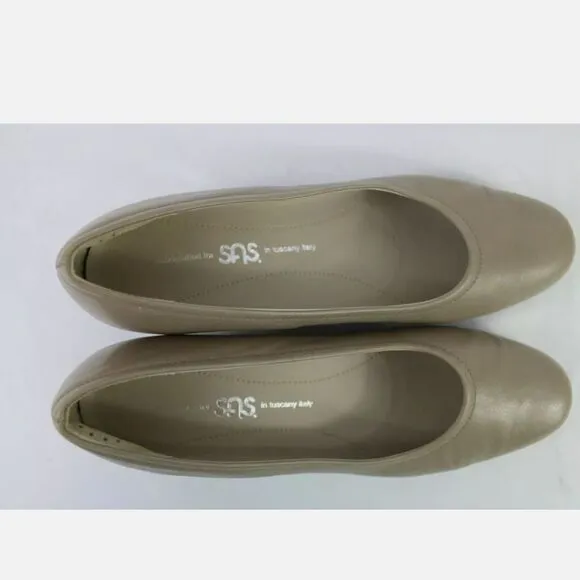 SAS Regina Women's Shoes Size 8N Leather Pumps Made in Italy.