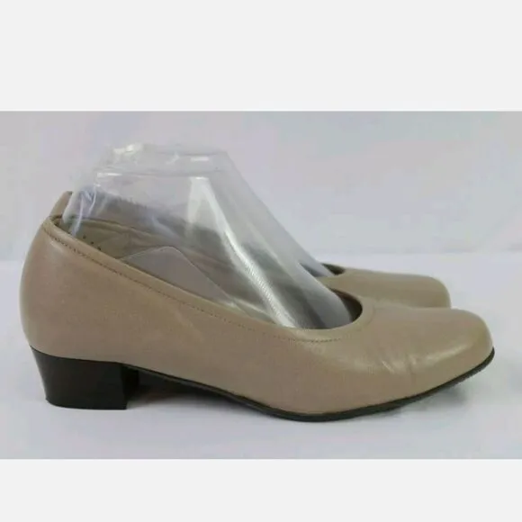 SAS Regina Women's Shoes Size 8N Leather Pumps Made in Italy.