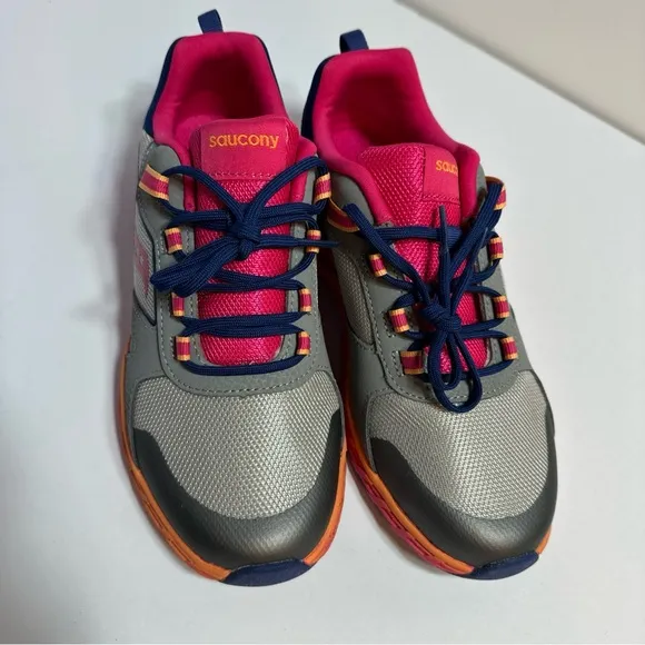 Saucony Girls' Gray and Pink Athletic Shoes size 5