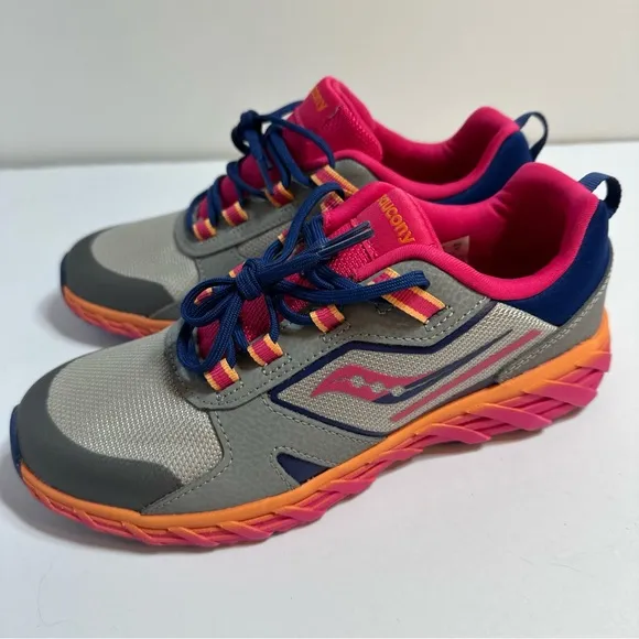 Saucony Girls' Gray and Pink Athletic Shoes size 5