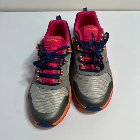 Saucony Girls' Gray and Pink Athletic Shoes size 5