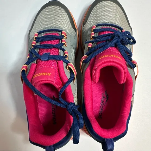 Saucony Girls' Gray and Pink Athletic Shoes size 5