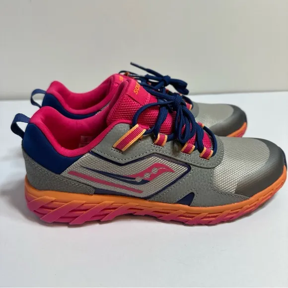 Saucony Girls' Gray and Pink Athletic Shoes size 5