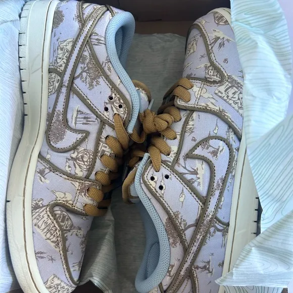 SB Dunks City with burgundy under the shoes