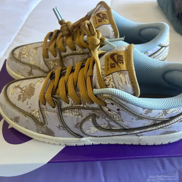SB Dunks City with burgundy under the shoes
