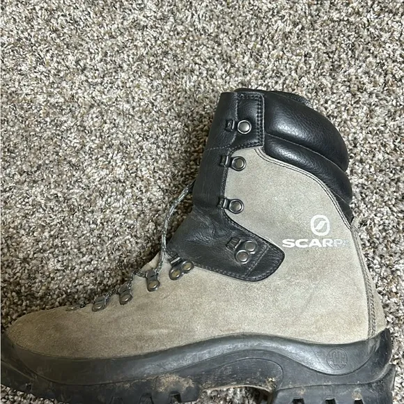 Scarpa fuego size 9