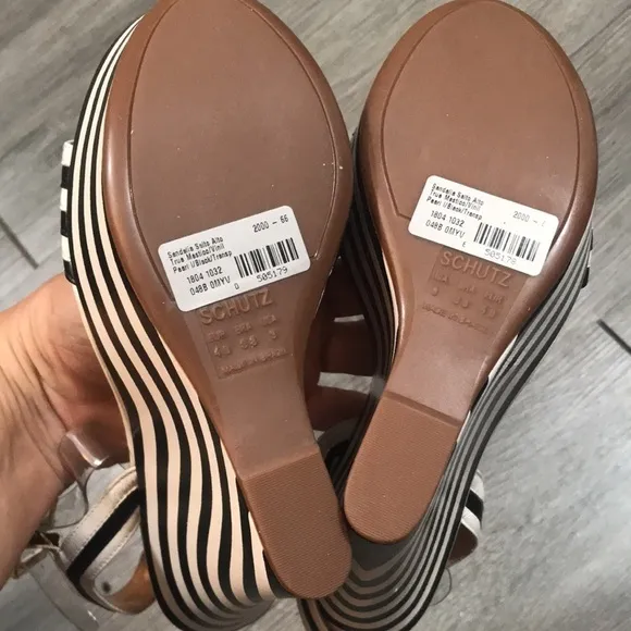 Schutz Black &amp; Pearl Stripped Vegan Leather Platform Wedge Sandals size 9