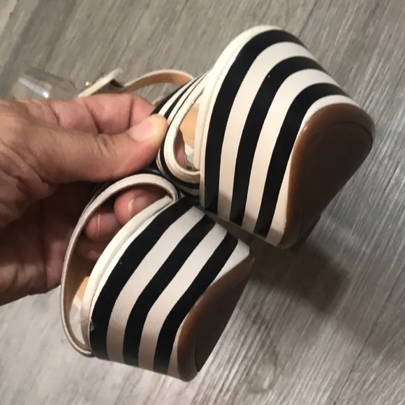 Schutz Black &amp; Pearl Stripped Vegan Leather Platform Wedge Sandals size 9
