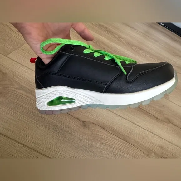 Sckechers. Black and Green Women's Sneakers
