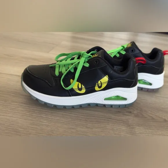 Sckechers. Black and Green Women's Sneakers