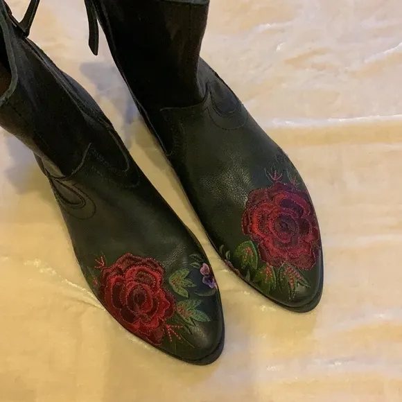 Sheridan Mia Shallot Western Embroidered Boots 40