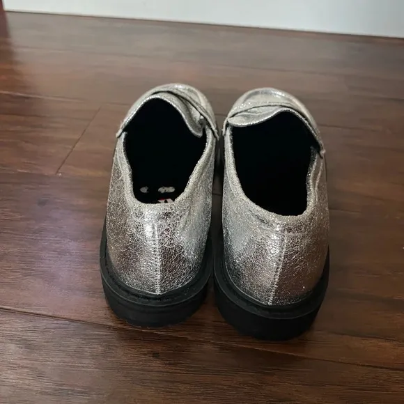 Silver Emerson Lug Loafer-NWOT Girls size 3