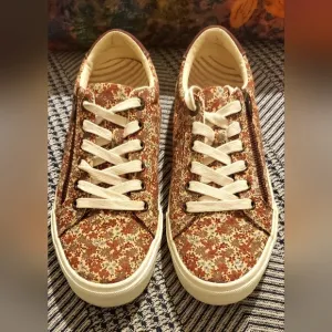 Size 8.5 Taos Z-Soul Floral Sneakers