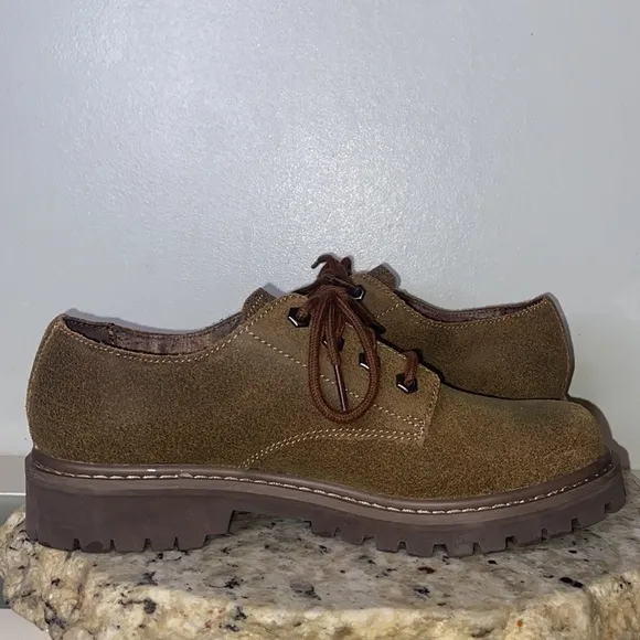 Sketchers Women’s Brown Distressed Nubuck Leather Oxford Lace Up Chunky Shoe 8.5