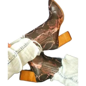 SNAKE SKIN MULTICOLOR BEAUTIFUL LADIES BOOTS SZ 6