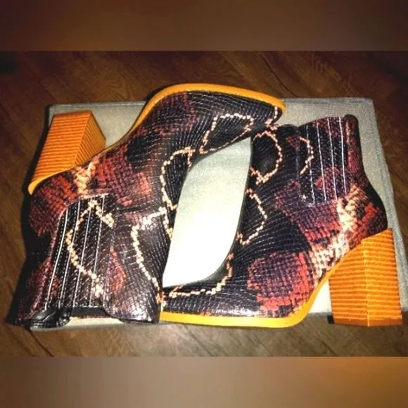 SNAKE SKIN MULTICOLOR BEAUTIFUL LADIES BOOTS SZ 6