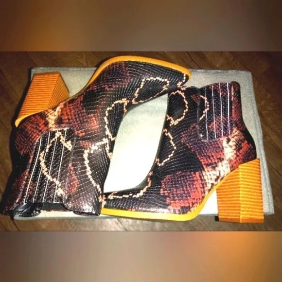 SNAKE SKIN MULTICOLOR BEAUTIFUL LADIES BOOTS SZ 6