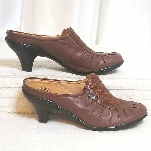 Sofft Leather Clogs (size 7M)