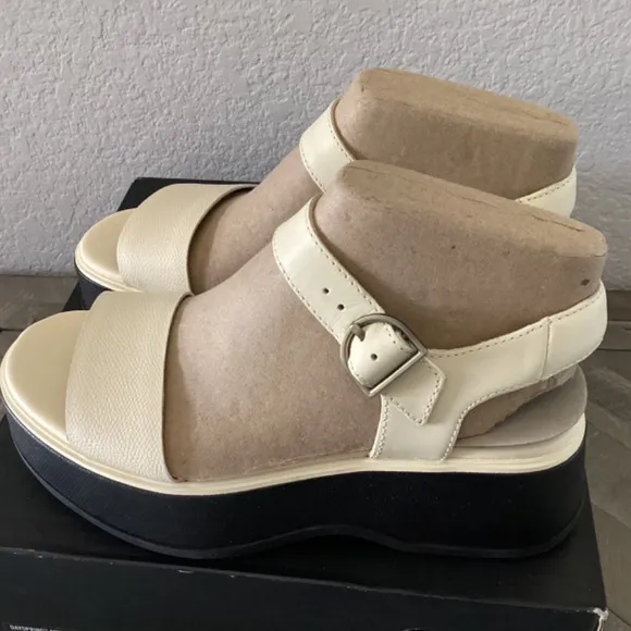 Sorel Dayspring Ankle-Strap Platform Sandals, size 8