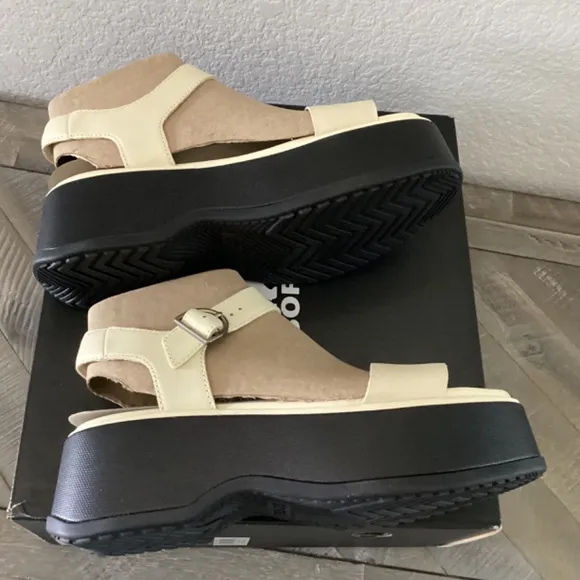 Sorel Dayspring Ankle-Strap Platform Sandals, size 8