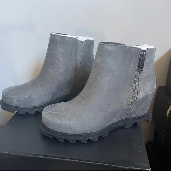 SOREL Joan of Arctic Wedge lll Zip. Size 7