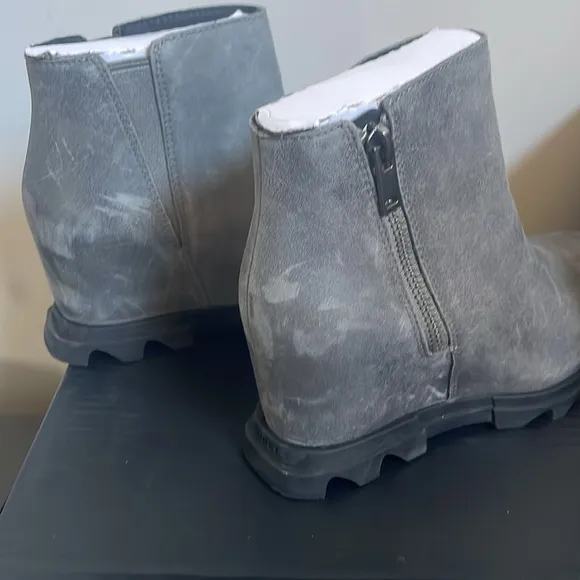 SOREL Joan of Arctic Wedge lll Zip. Size 7