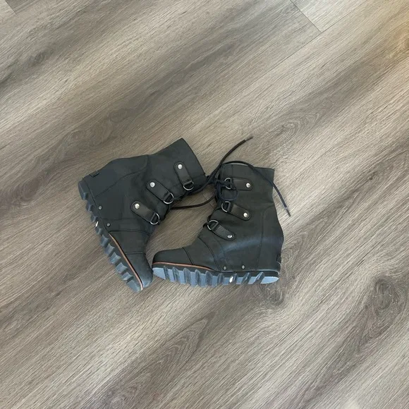 Sorel Joan of Artic Leather Wedge Weatherproof Boots in Black